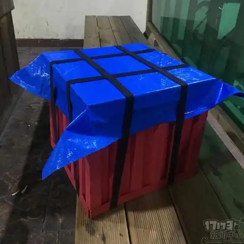 这样的情人节礼物你收吗网友自制简易空投箱送吃鸡女票