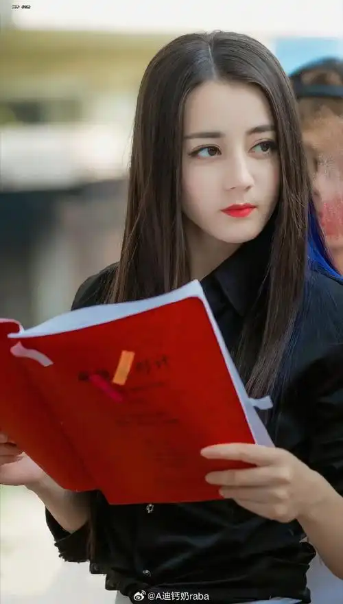 迪丽热巴超话#迪丽热巴开始推理吧#    关小迪@dear-迪丽热巴