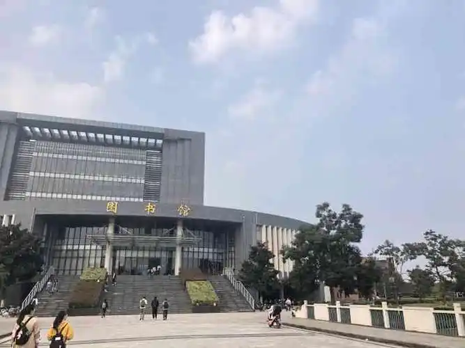 盐城师范学院(新长校区)-"还不错,门口值班的大叔超好,不让我打快车.