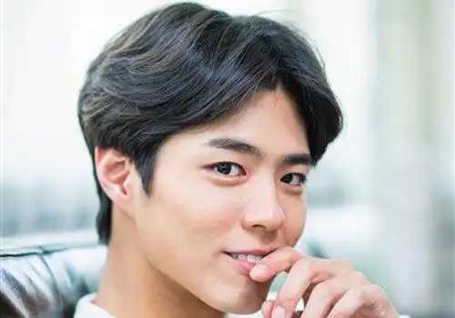 男生中分复古风短发发型