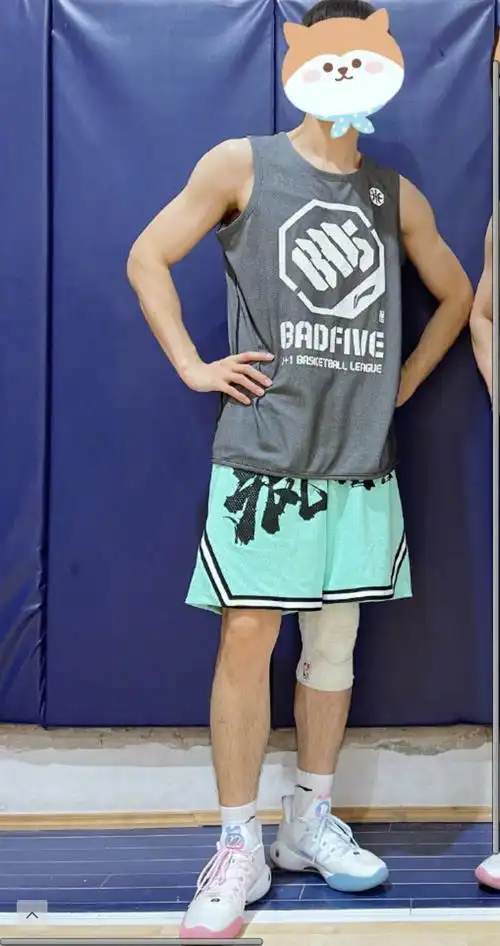 一看这手和腿毛我就认出来是李现了!