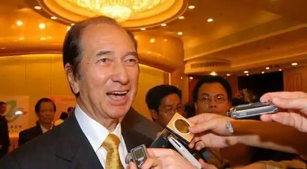 何鸿燊:赌王不赌钱但赌身家,孤注一掷赚第一桶金,刷脸攀上富家女_澳门