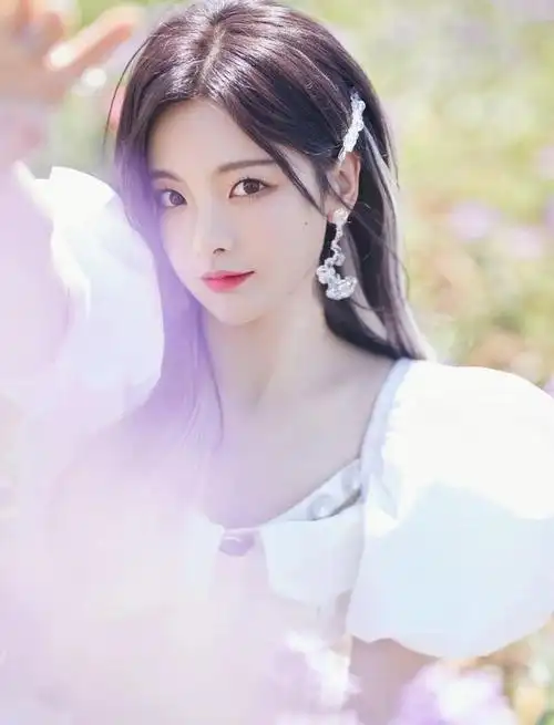 火箭少女101一员,让她有了"锦鲤女孩"的称号,甚至还传出了转发杨超越