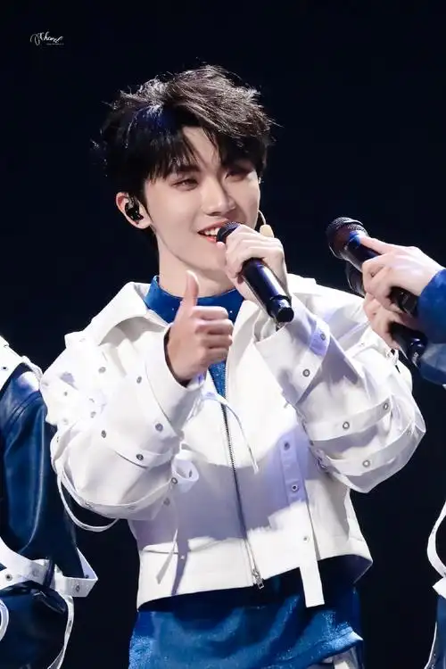 马嘉祺叁重楼暨出道四周年演唱会