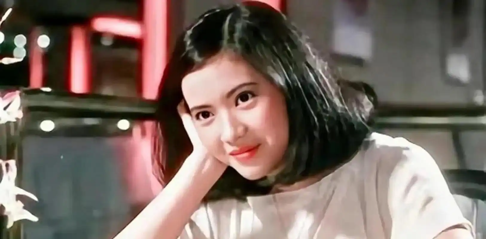 蓝洁瑛向媒体透露,他年轻时遭到了两位影坛大佬的侵害,一个姓曾,一个