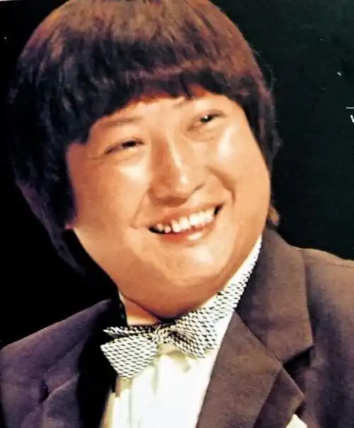 回顾67岁洪金宝早期图片罕见又经典重量级老戏骨