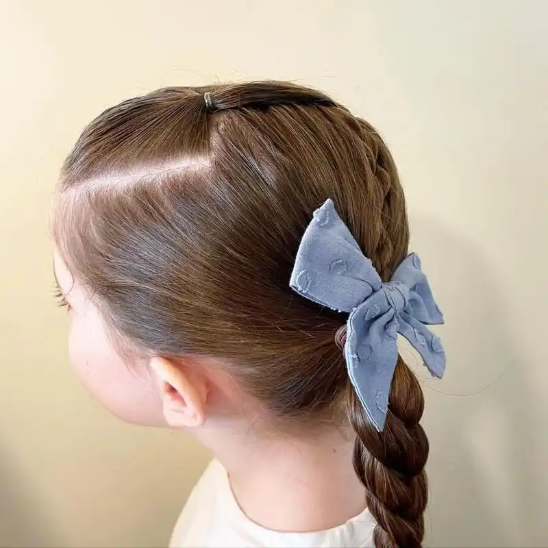 小女孩编发##侧边马尾辫# #侧编马尾# #小女孩编发教程# #简单编发小