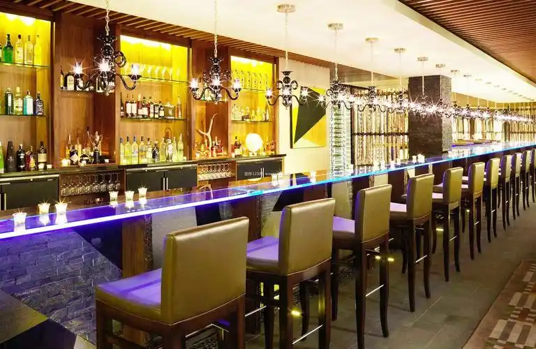 精美酒吧吧台装修设计