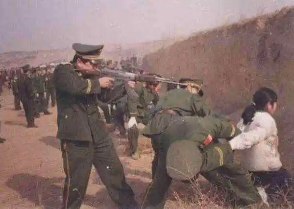 为什么死刑犯枪毙前都要跪着?是不是必须要跪?看完后明白了!