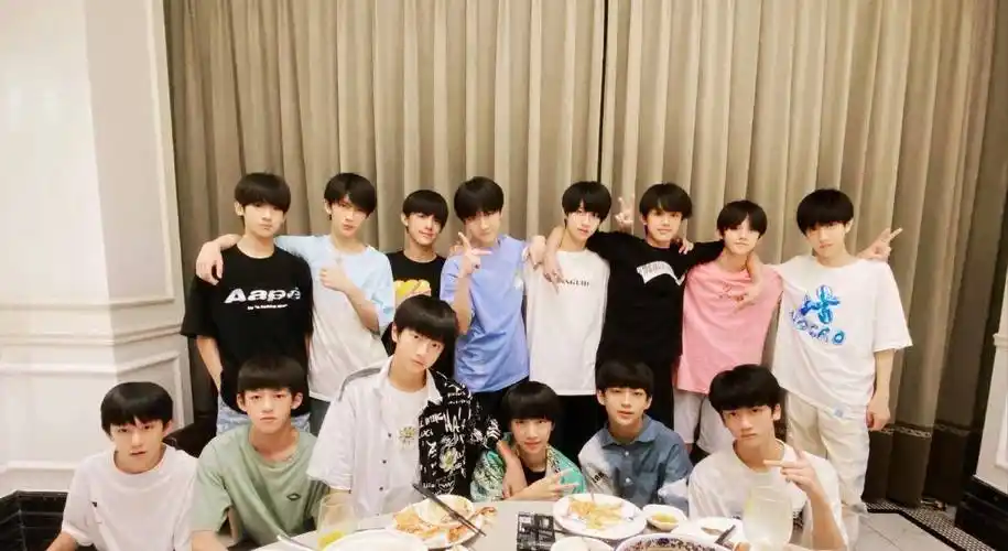 tf家族三代合照来了,疑似增加新成员,练习生每日目标曝光_时代_穆祉丞