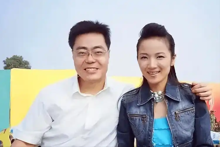 管彤:与韩红传绯闻,41岁结婚,42岁高龄生子,现在过得怎样了?