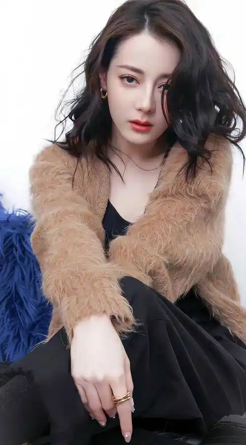 迪丽热巴——极致腰臀比,性感美人,不能只吸引我啊啊啊!