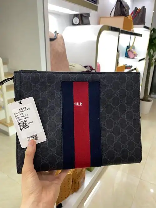 gucci古驰男士黑花手拿包2999