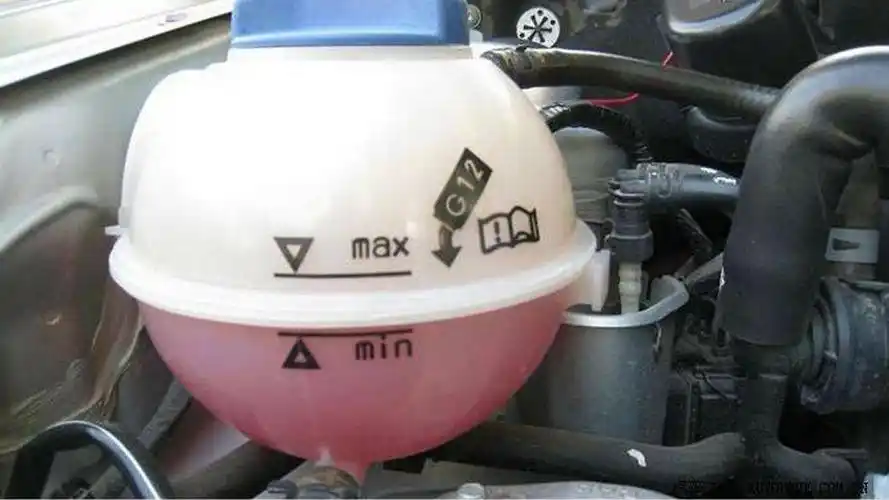 红色绿色的防冻液有什么区别能混加吗做错了太毁车要注意