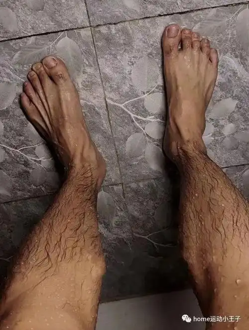 也不知道男人的大脚丫有什么好看的?