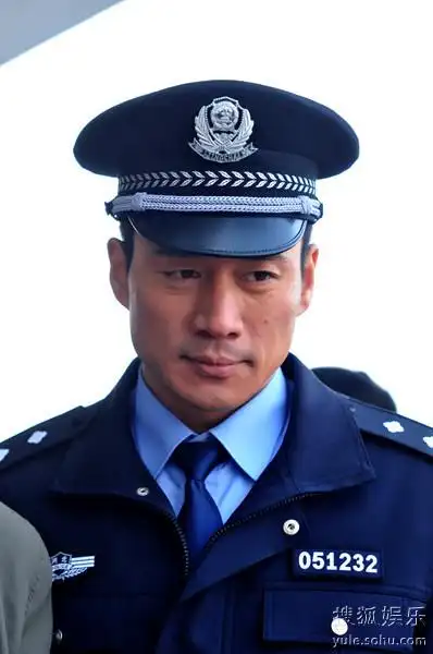 丁海峰新剧再演刑警铮铮铁骨霸气十足