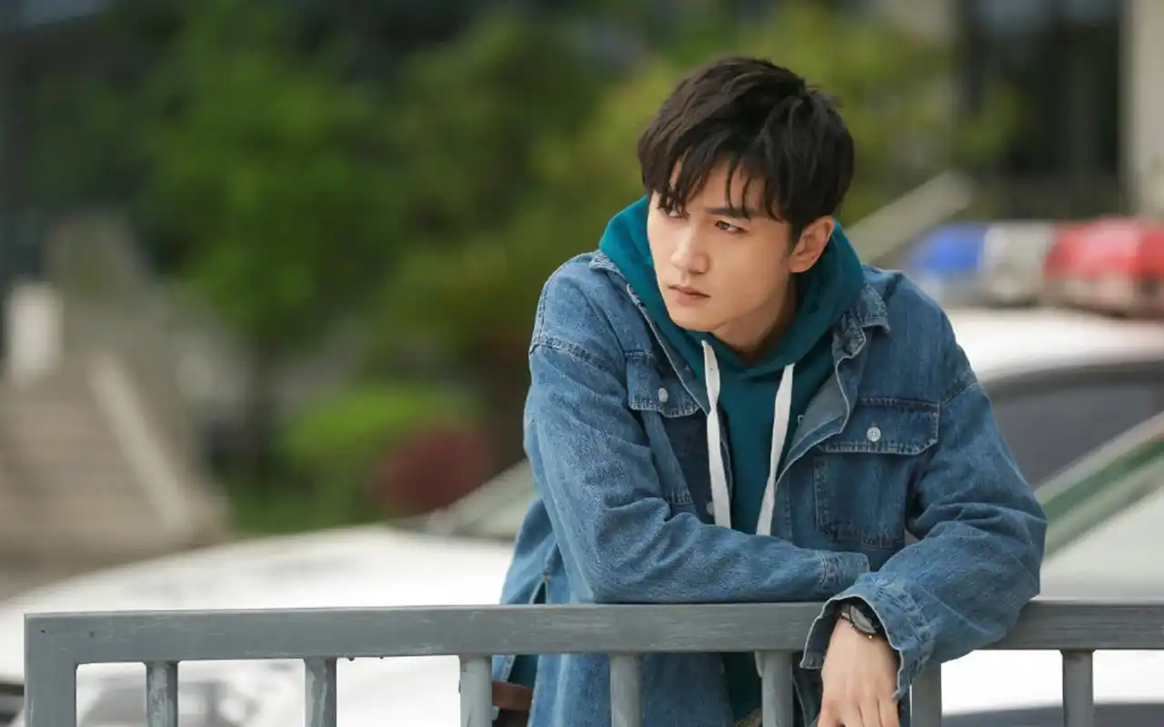 陈晓《一场遇见爱情的旅行》帅气图片壁纸