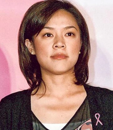 2016年6月,54岁哈林向主播女友张嘉欣求婚成功.