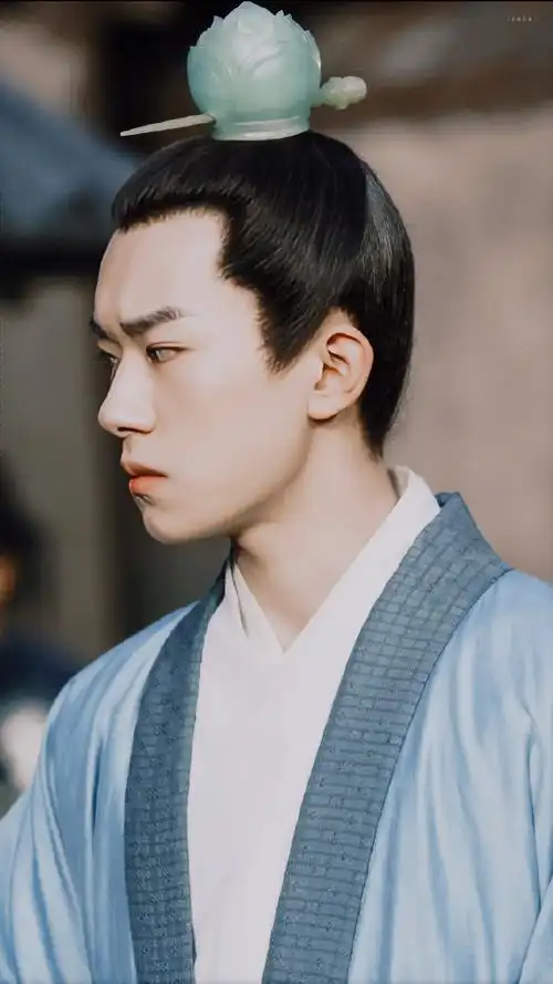 (易烊千玺)李必.