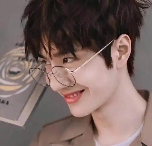 「 王一博头像 」