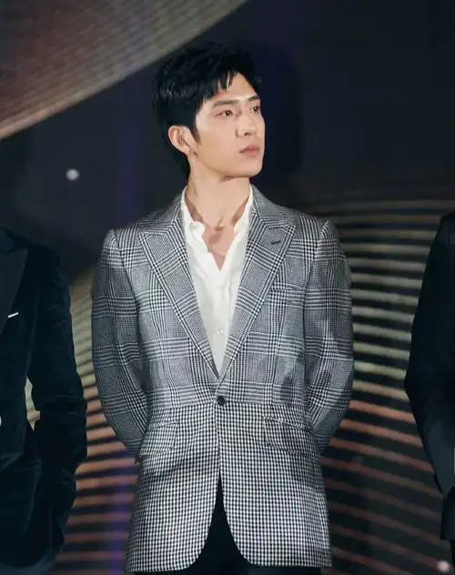 > 井柏然微博电影之夜帅气图片(8/10)