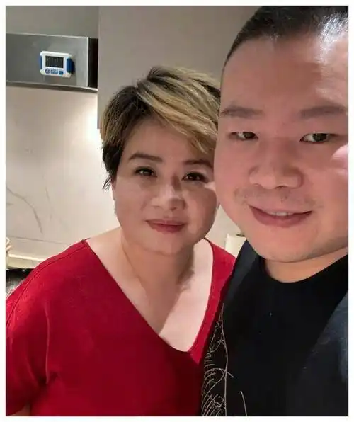 在这一季,岳云鹏请来了张鹤伦,孟鹤堂,周九良,尚筱菊等一众好友助阵.