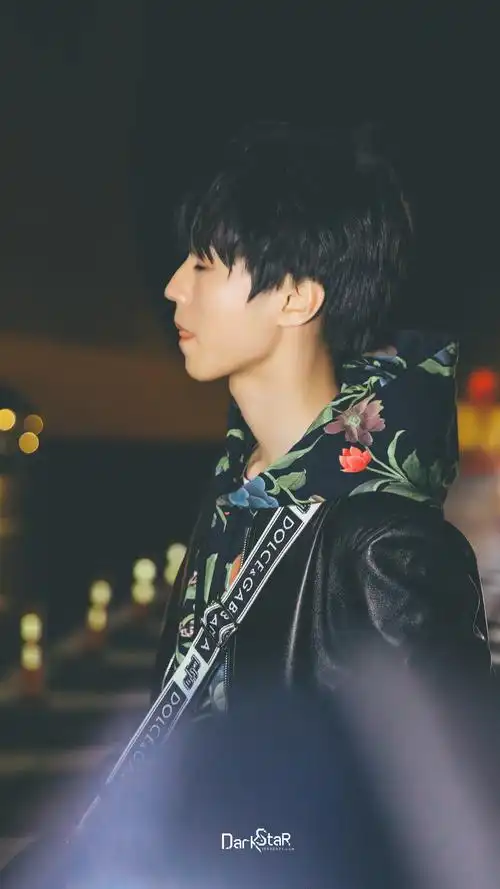 2018.2.24王俊凯2月米兰行再赴dolce&gabbana时尚盛宴