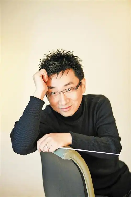 李心草执棒深交音乐会