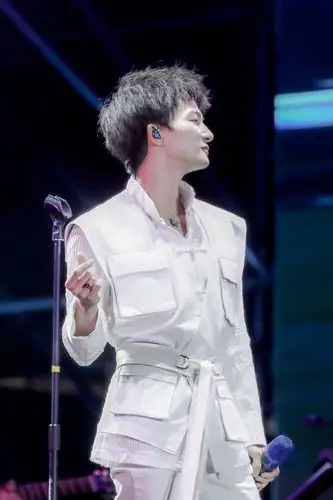 再来一个性感系周深