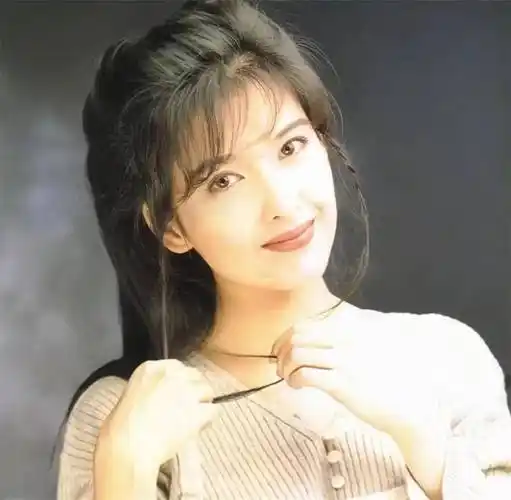 "玉女掌门"周慧敏:结婚13年,男子不忠8次,她比你想象的清醒_倪震