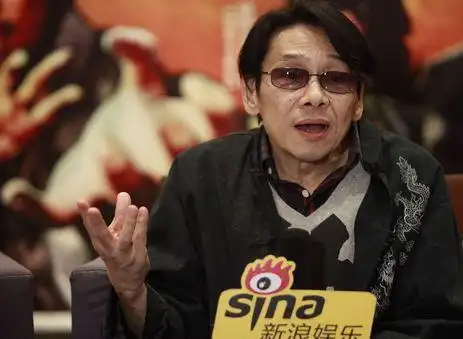 他是香港第一矮是刘德华周润发的贵人现73岁美女老婆在手