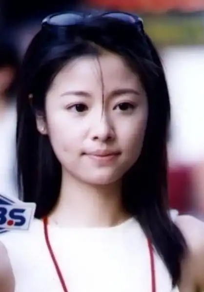 "千亿富婆"林心如:送女儿3亿珠宝项链,老公开全球限量超跑