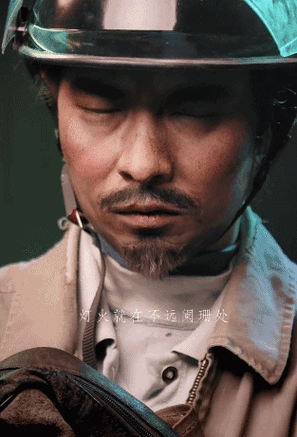 这是《失孤》里边的刘德华~《疯狂的石头》里的爆笑名场面.