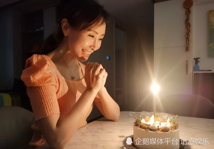 小鬼王琳凯晒全家福为妈妈庆生