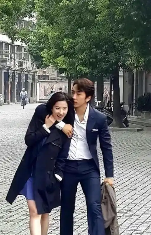 刘亦菲为何单身至今?不是没人愿意娶,看完这些照片你就知道了