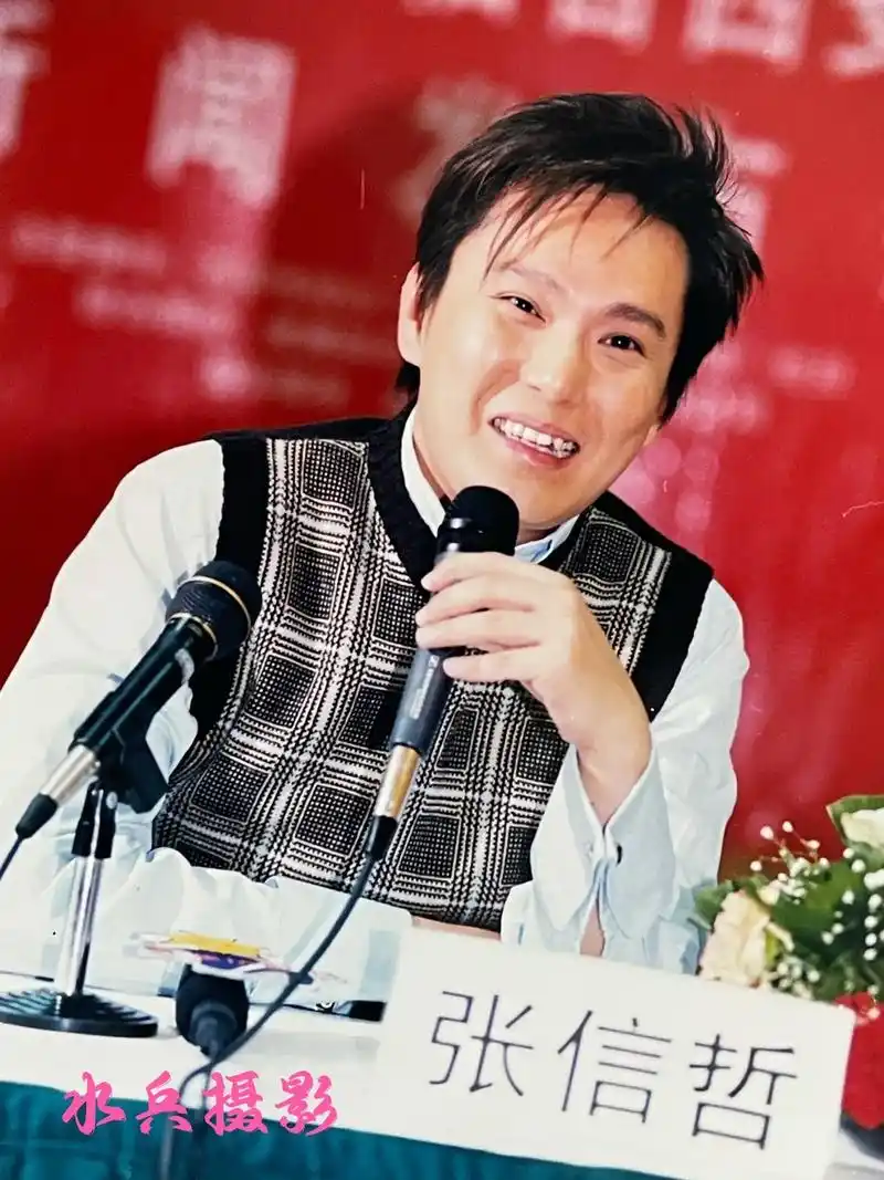 水兵摄影:华语流行乐男歌手-张信哲.【张信哲简介选自网络】张 - 抖音