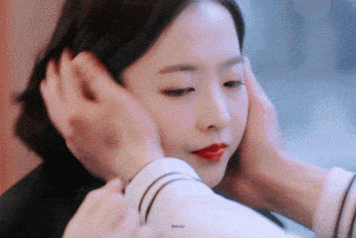 原创搞笑美女gif千万别让美女喝醉酒不知道会干出什么事情来