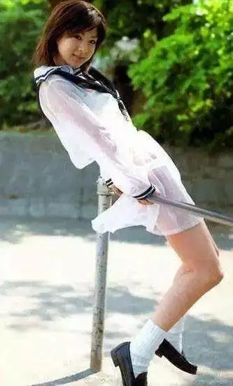 要说这所学校的校服是有点透,那日本北海道的这款透