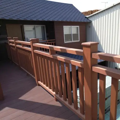 塑木栏杆的塑木扶手连接方式以及塑木立柱开榫口的方法