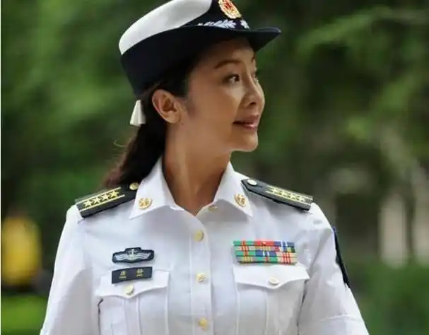 唐静,1968年出生于江苏,是一个南方姑娘.