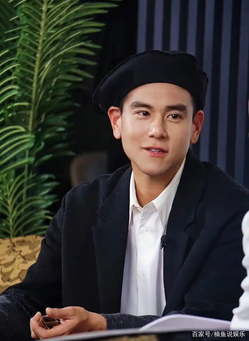 路人镜头下的彭于晏有多帅?生图抢镜气质迷人,这状态哪像39岁