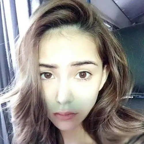 文章首先介绍了周杰伦与昆凌的婚姻,强调了他们的关系备受关注.