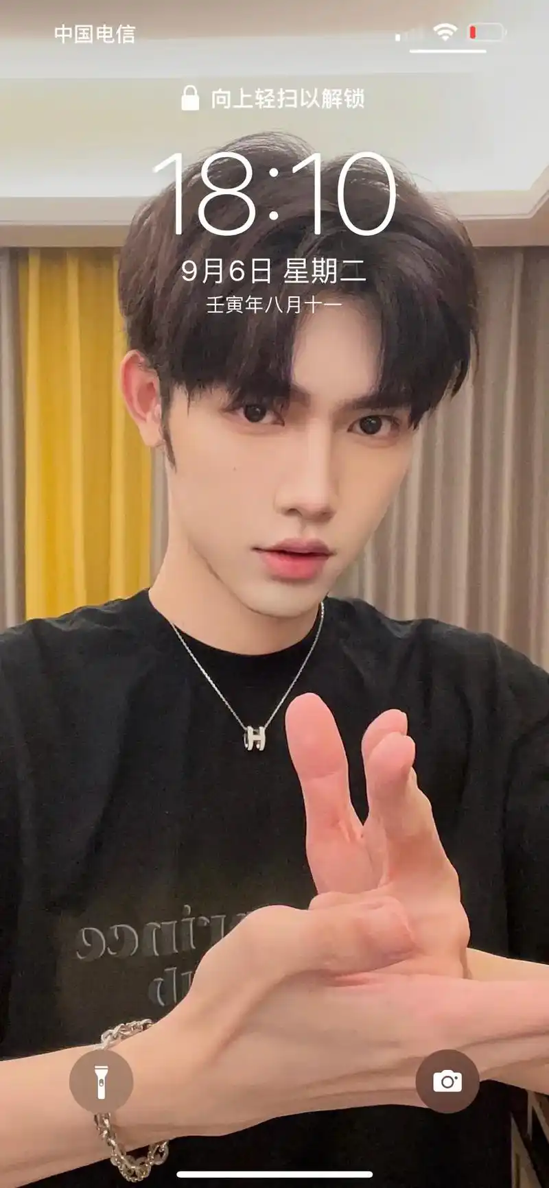 没有男朋友没有关系,用我的!#男友锁屏壁纸 #锁屏壁纸  - 抖音