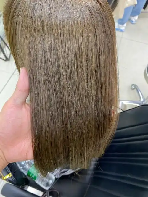 冷棕色显白发色  掉色后呈现青棕色好看不失原来的味道德州烫发  染发