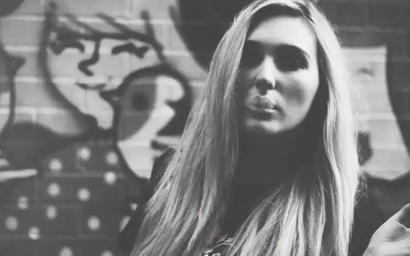 【v粉壁纸】抽烟的女孩另类壁纸【10p】