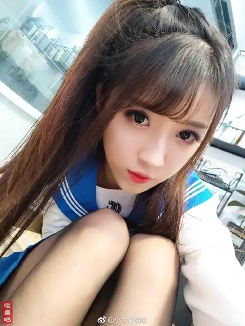 斗鱼二次元主播「小女巫露娜」个人资料,更新大量美照!