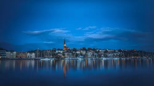 壁纸 德国弗伦斯堡,峡湾,船只,房屋,夜间 3840x2160 uhd 4k 高清壁纸