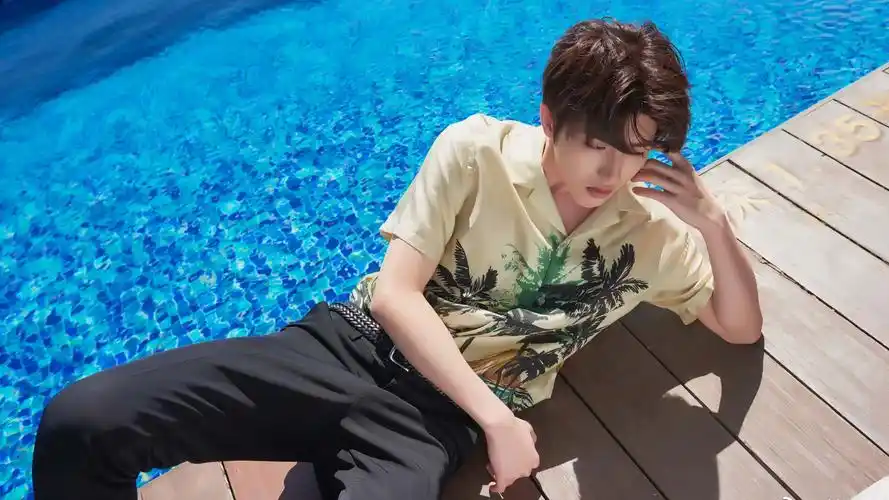 蔡徐坤清爽帅气写真,大陆明星-回车桌面