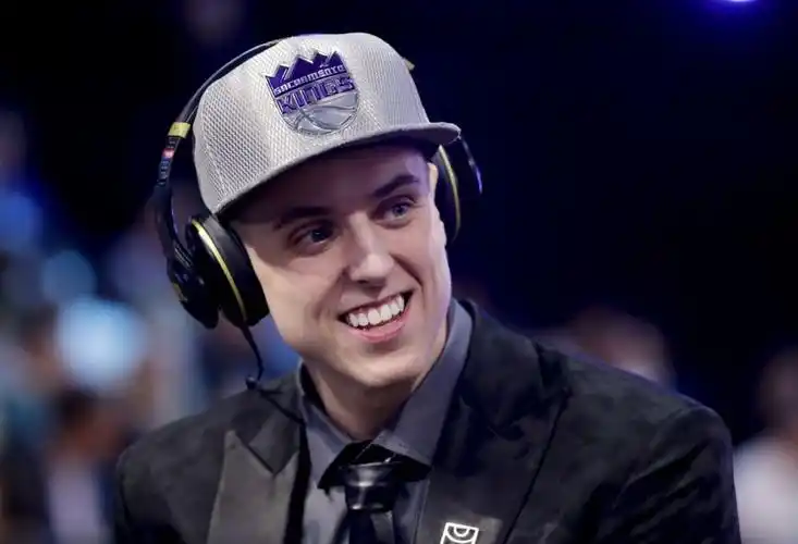 国王用10号签选中扎克科林斯将送去开拓者