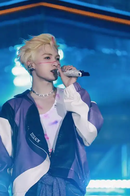 朱正廷超话#朱正廷成都欢乐谷大运音乐节#很幸运喜欢你今晚舞台超a超